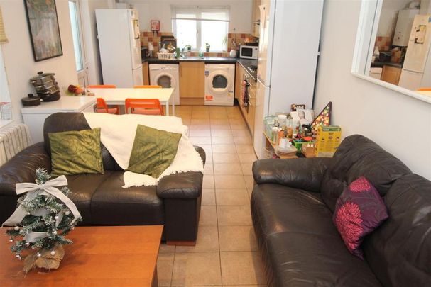 5 bedroom house to rent - Photo 1