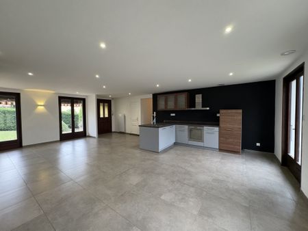 Location Maison 5 pièces 96m² LA TALAUDIERE 42350 - Photo 2