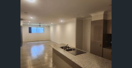 Modern 3-Bedroom Duplex Living in Peaceful Park Ridge Quarter - Photo 4