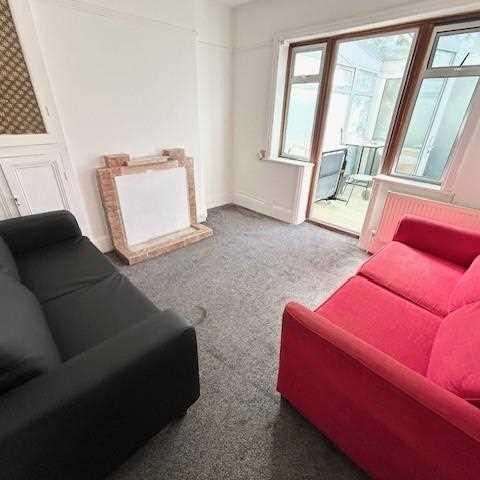 4 bedroom house share to rent - Photo 1