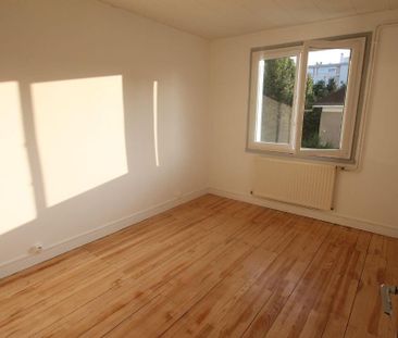 5 RUE AMBROISE PARE : Proche centre ville et gare, au 1er étage, ap... - Photo 3