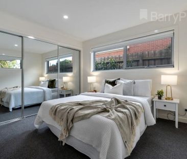 “Low maintenance living with Coburg Lake views.” - Photo 3