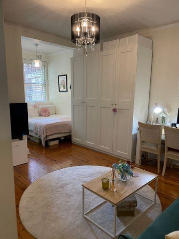 Elizabeth Bay - Photo 2