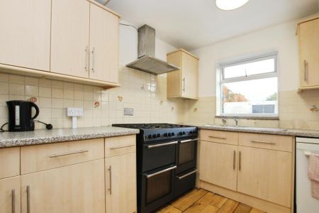 3 bedroom terraced house to rent - Photo 5