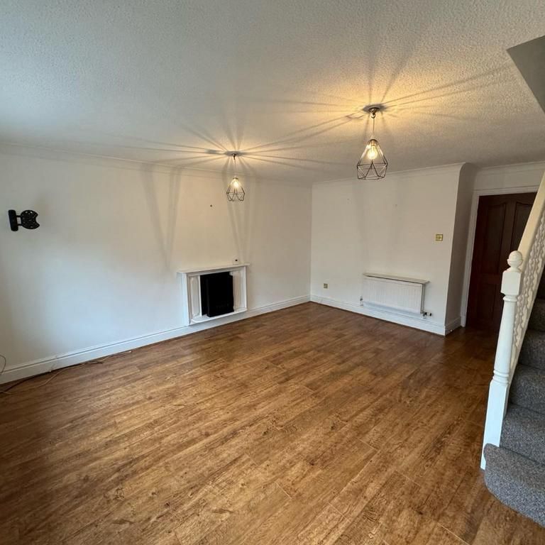 2 bedroom townhouse to rent - Photo 1