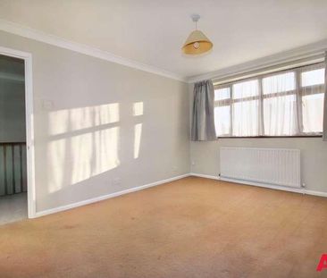 Epping Close, Romford, RM7 - Photo 5