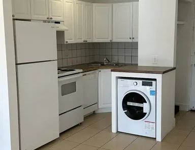 Washer/Dryer included, fully renovated | 1823 26 Ave SW, Calgary - Photo 1