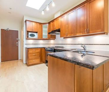 Spacious One Bedroom Plus Solarium in Kerrisdale - Photo 4