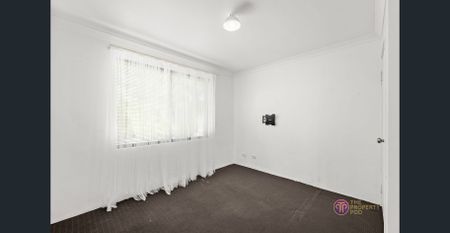 Spacious 4x2 Family Home with Pool & Spa - Photo 3