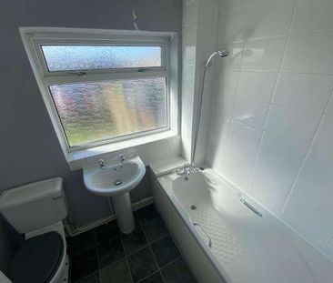 2 bedroom end of terrace house to rent - Photo 5