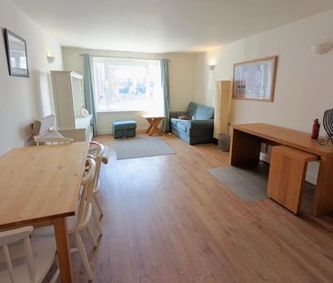 Bramwell Place, Woking - 1 bedroomProperty for lettings - Seymours - Photo 2