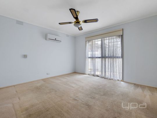 3 BEDROOM FAMILY HOME - Photo 1