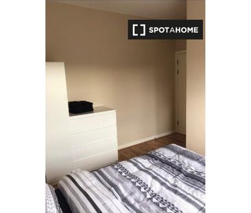 Spacious room in 3-bedroom apartment, Blanchardstown, Dublin - Photo 1