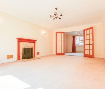 4 bedroom detached house to rent - Photo 2