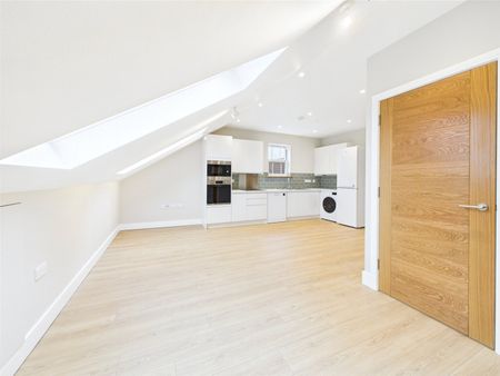 Claremont Road, Teddington, TW11 - Photo 3