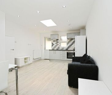 St. Johns Road, Isleworth, TW7 - Photo 3