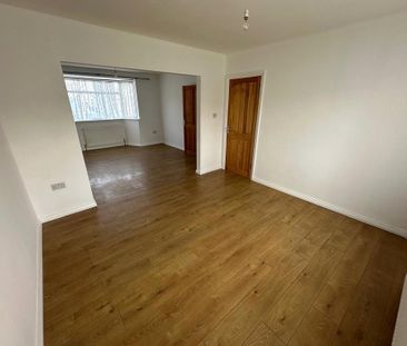 3 bedroom end of terrace house to rent - Photo 2