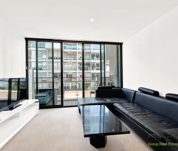 **FULLY FURNISHED** AND FULLY RENOVATED ...Just Move In … 1 Bedroom... - Photo 2