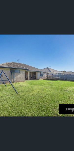 Lowset family home, large back yard- 14 month lease on offer! - Photo 1
