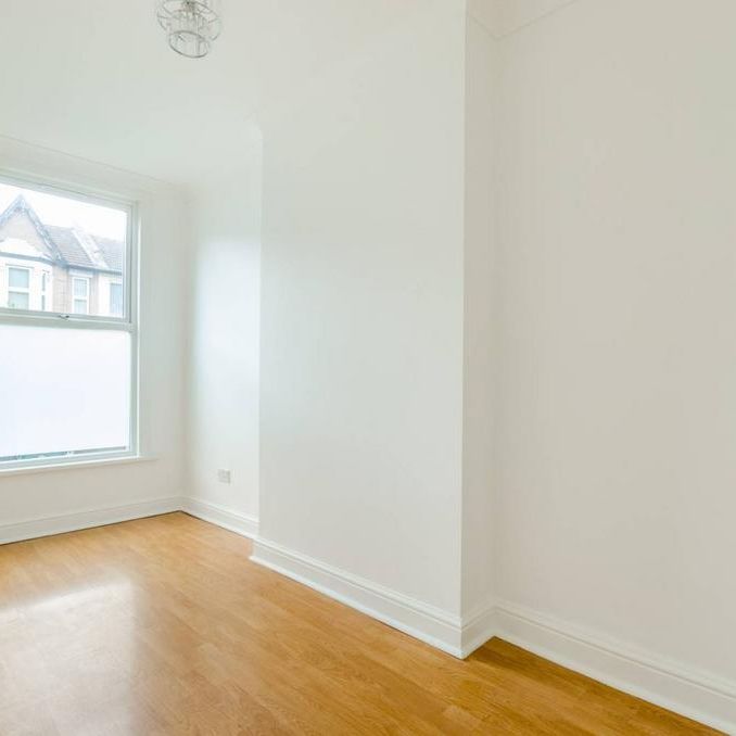 3 bedroom flat to rent - Photo 1