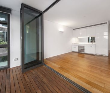Modern One Bedroom Plus Car Space in Central Park – Prime Location! - Photo 1