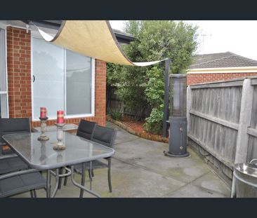 Family Living - Photo 4