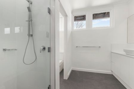 MODERN FAMILY HOME - Photo 3