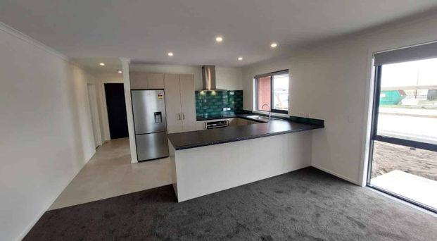 Beautiful Family Home in West Faringdon - Photo 1