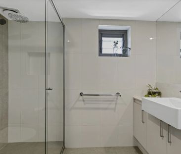 Stylish Waterfront Living in the Heart of Maroochydore - Photo 2