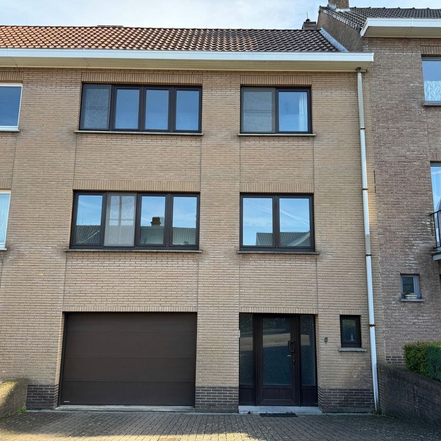 Bel-etage woning met 3 slaapkamers, garage en ruime tuin - Foto 1