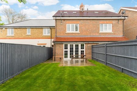 3 bedroom terraced house to rent - Photo 2