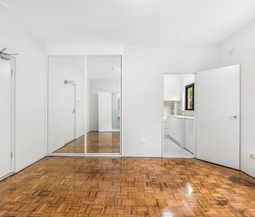 Recently renovated studio apartment - Photo 3