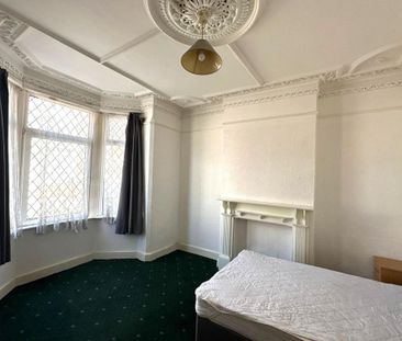 6 bedroom semi-detached house to rent - Photo 4