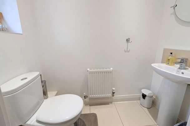 2 bedroom end of terrace house to rent - Photo 1