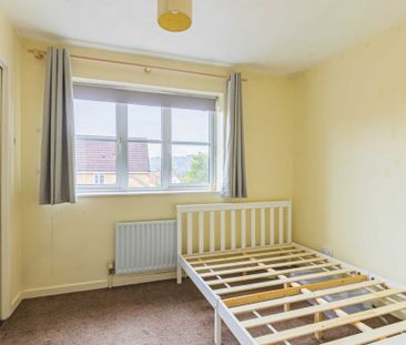 2 bed Terraced for rent - Photo 2