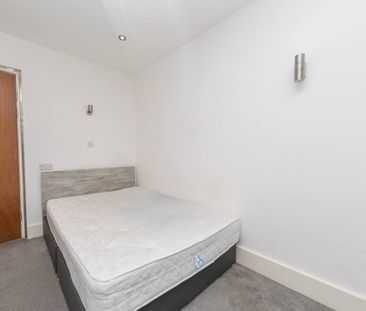 ROOM 3 279 UPPER TOWN STREET BRAMLEY LEEDS - Photo 4