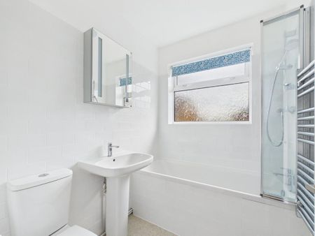 3 bedroom semi-detached house to rent - Photo 2