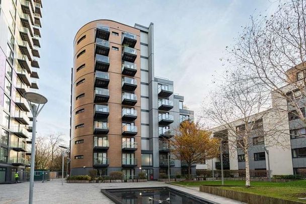 Cobblestone Square, Wapping, E1W - Photo 1