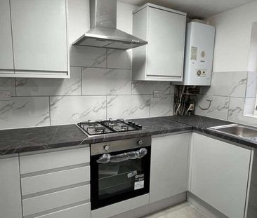 Shepherds Close, Romford, RM6 - Photo 2