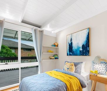 Spacious Family Home with Two Levels and Stunning Outdoor Entertaining - Photo 5