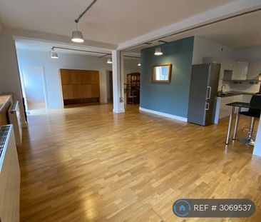 2 bedroom flat to rent - Photo 2