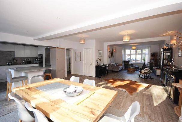 5 bedroom semi-detached house to rent - Photo 1