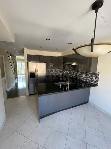 For Lease - 5030 Heatherleigh Avenue Unit# 77, Mississauga, Ontario - Photo 3