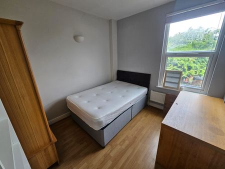 6 Bed - 137 Ash Road, Headingley, Leeds - LS6 3HD - Student - Photo 4