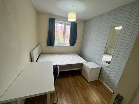 5 bedroom terraced house to rent - Photo 4