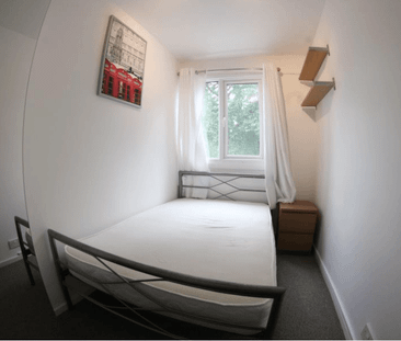 1 bedroom in a flat share to rent - Photo 3