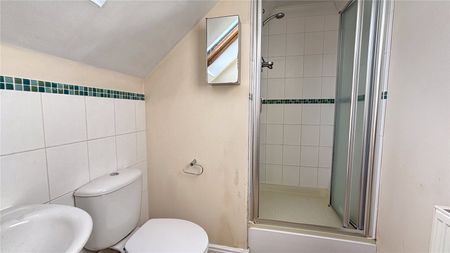 Glenwood Court, Farnborough, GU14 - Photo 3