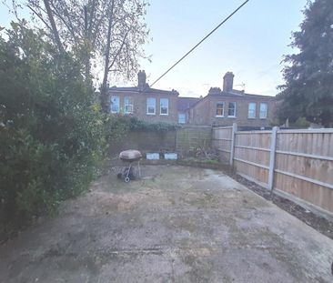 2 bedroom maisonette to rent - Photo 2