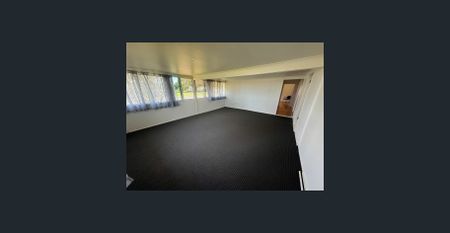 Coastal Charm – 3-Bedroom Home in Burnett Heads - Photo 3