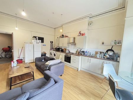 4 bedroom flat to rent - Photo 5